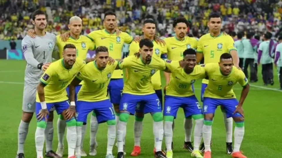 Amantes de jogadores de futebol se unem em grupo de WhatsApp, diz jornalista