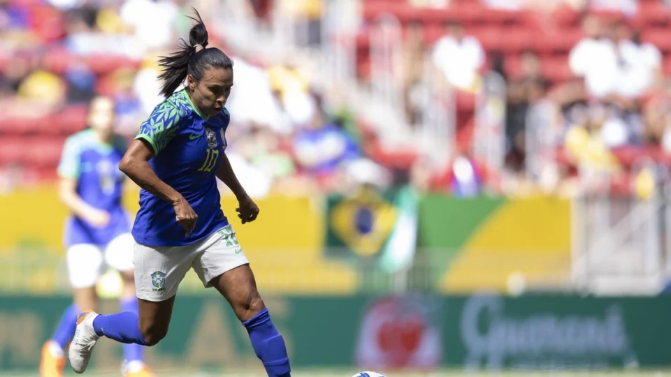 Brasil inicia busca por título inédito da Copa diante do Panamá