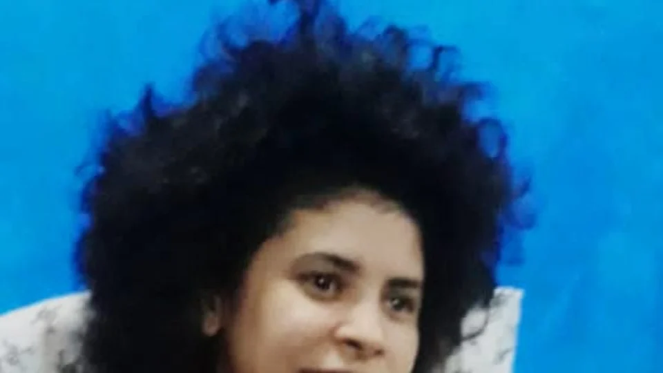 Mãe procura por filha desaparecida em Manaus; mulher tem deficiência mental