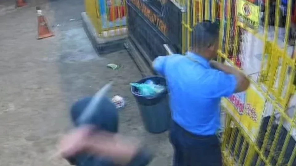 Vídeo chocante mostra homem sendo esfaqueado pelas costas