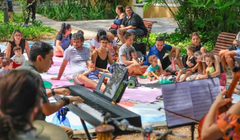 Jardim Musical encanta público infantil nos jardins do Centro Cultural Palácio Rio Negro