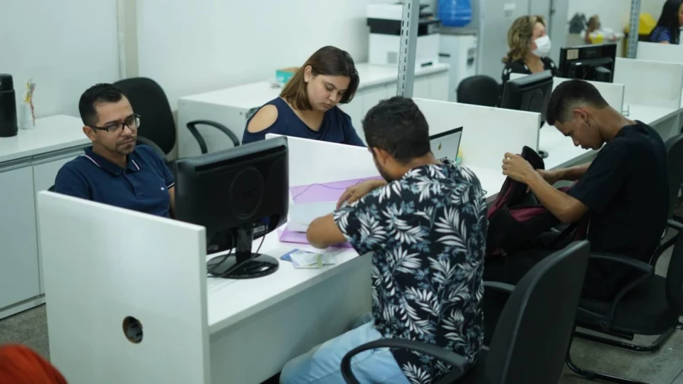 Confira as vagas de emprego disponíveis para esta sexta-feira