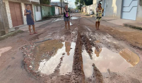 Moradores reclamam de péssimas condições de rua na comunidade Parque Riachuelo