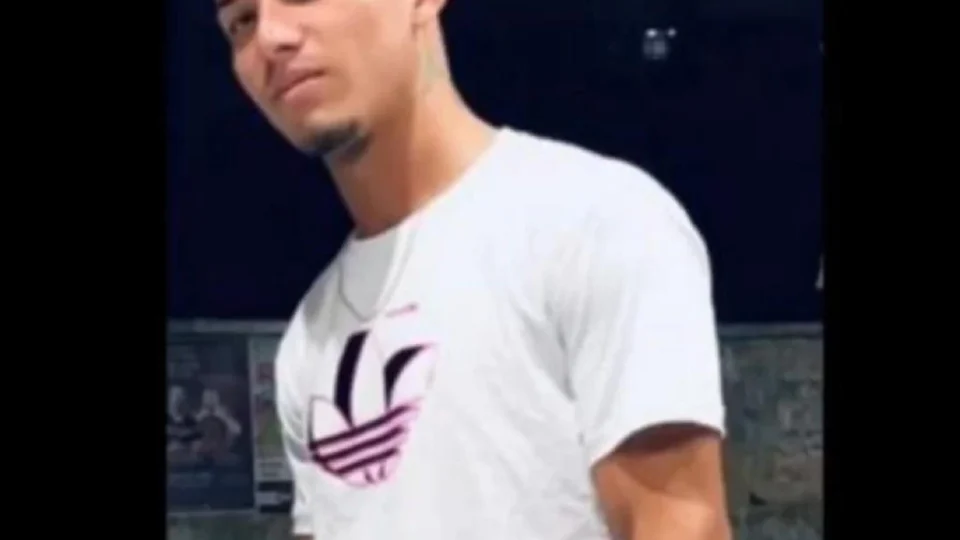 Venezuelano desaparece no centro de Manaus, familiares encontram apenas as sandálias do jovem