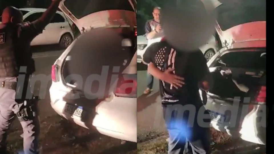 Imagens mostram motorista sendo resgatado de porta-malas após ser sequestrado por criminosos