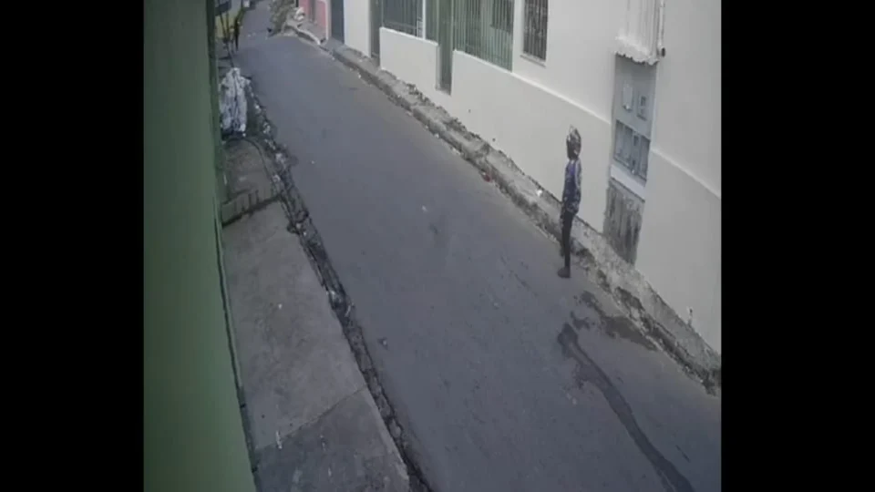 “Tarado” persegue adolescente enquanto se masturba em rua de Manaus