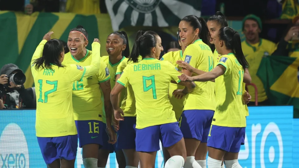 Seleção brasileira vence o Panamá na estreia com o placar de 4 x 0