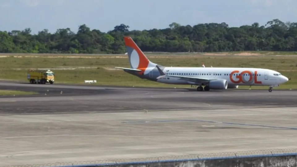 Veja vídeo : avião com 156 passageiros apresenta pane em parte de um dos motores e pousa em Manaus