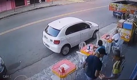 VEJA VÍDEO: bandido agride homem por não ter celular para roubar, em Manaus