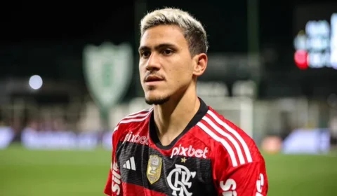 Pedro, do Flamengo, é agredido por preparador físico de Sampaoli