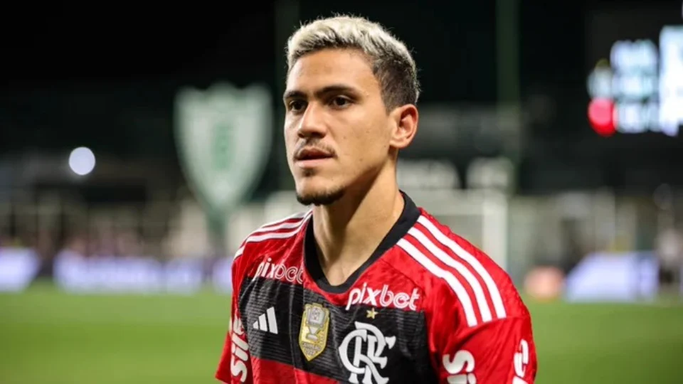 Pedro, do Flamengo, é agredido por preparador físico de Sampaoli