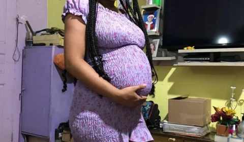 Jovem grávida de 8 meses desaparece após sair para se encontrar com o pai da criança em Manaus