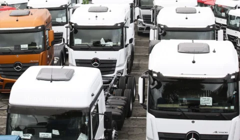 Lula assina MP que destina mais R$ 300 mi para compra de carros