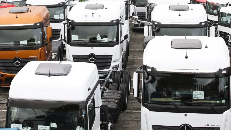 Lula assina MP que destina mais R$ 300 mi para compra de carros