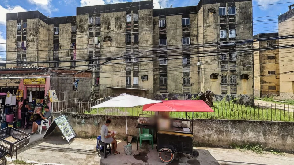 Número de mortos de prédio que desabou no Grande Recife sobe para 14