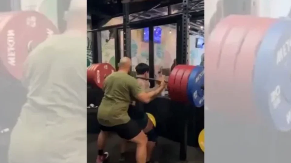 Cenas fortes: fisiculturista morre ao tentar fazer agachamento com 210kg