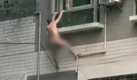 VEJA VÍDEO: homem tenta fugir pelado de prédio e cai do 4º andar