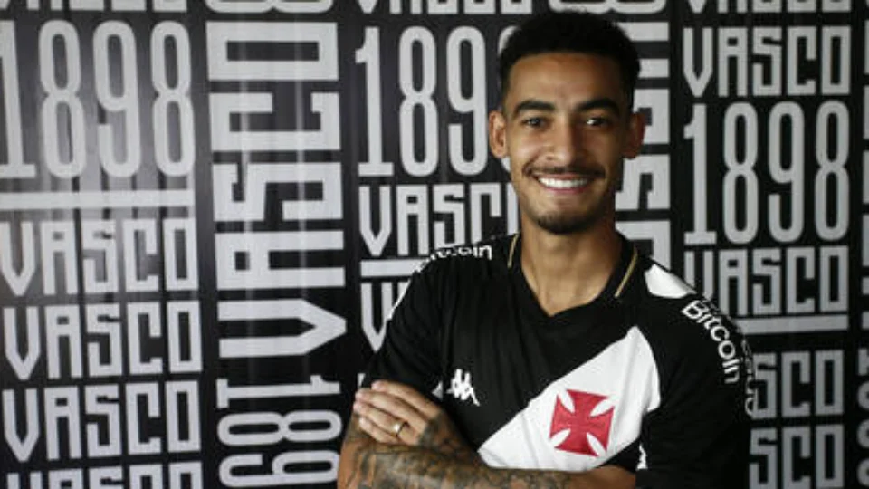 Vasco confirma contratação do lateral-esquerdo Jefferson