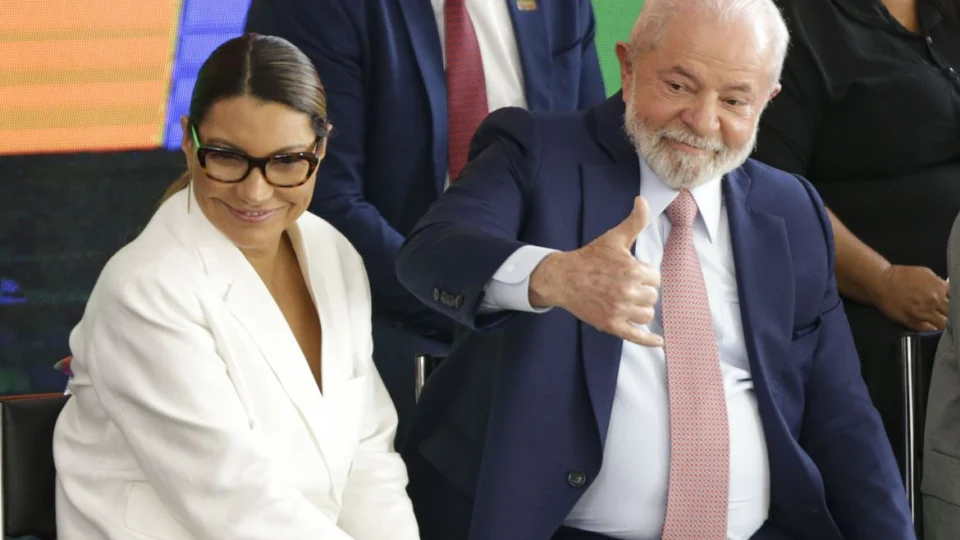 Lula embarca para a Bélgica para discutir cooperação com europeus