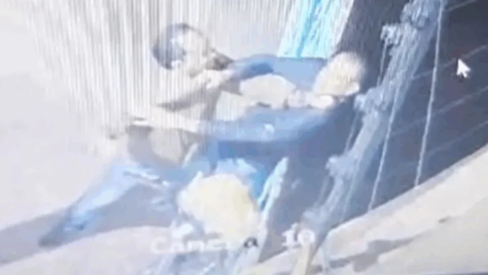 VEJA VÍDEOS: PM é morto a facadas na saída de supermercado