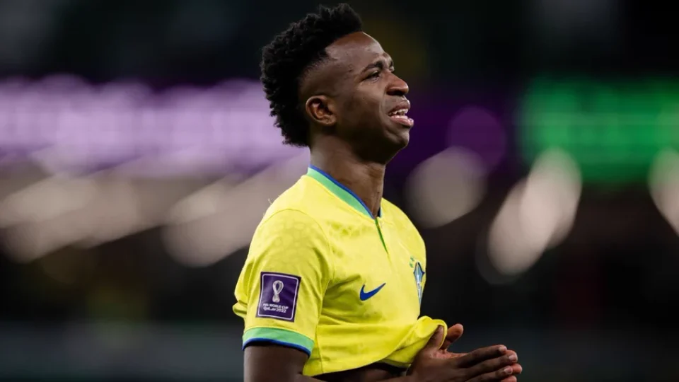Vinicius Jr. é cortado da seleção brasileira, e Fernando Diniz já define substituto