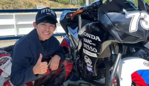 Piloto japonês morre após cair de moto e ser atropelado durante prova