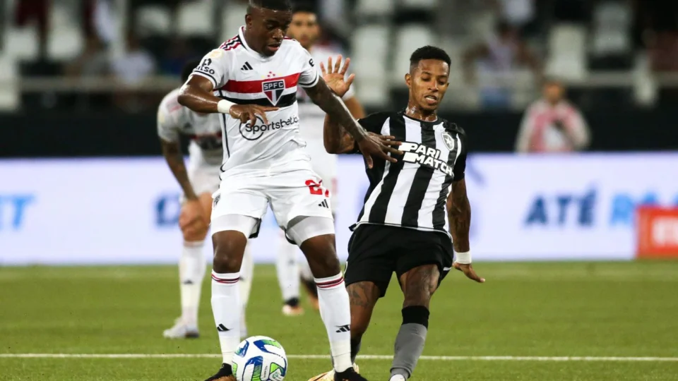São Paulo encara o líder Botafogo no Série A neste sábado (19);