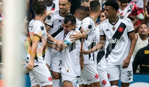 Com o Maracanã lotado Vasco vence o Atlético-MG e volta a sonhar em sair do Z4