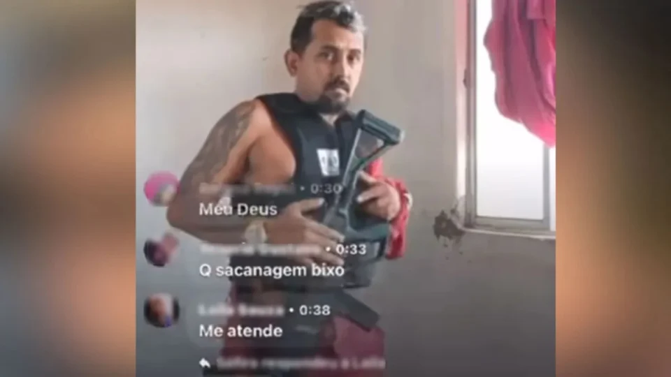 Vulgo Bagdá: membro de facção criminosa realiza live durante prisão