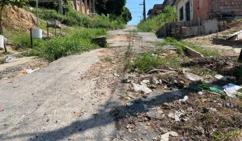 Ladeira esburacada causa acidentes no Campos Sales