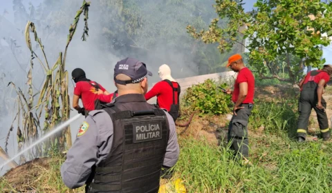 Veja vídeo: moradores registram incêndio ao lado de escola em Manaus