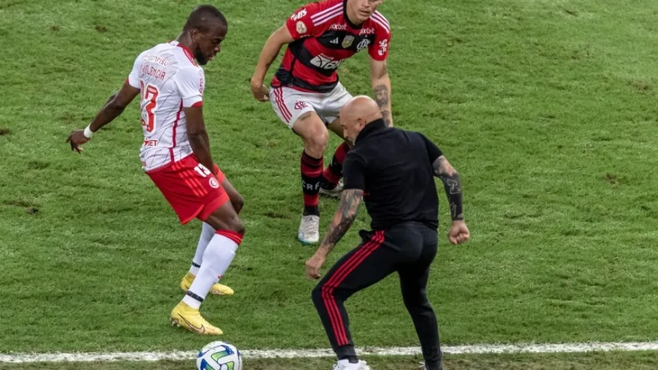 Flamengo ouve vaias no Maracanã e empata sem gols com o Internacional