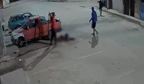 VEJA VÍDEO: três homens espancam morador de rua até a morte