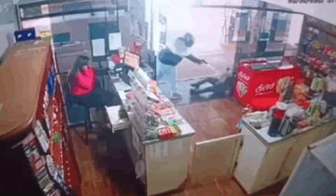 VEJA VÍDEO: segurança é morto com tiros à queima roupa em posto de combustíveis