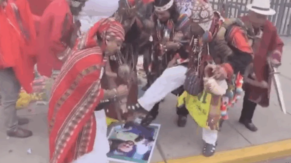 VEJA VÍDEO: xamãs peruanos fazem vodu de Neymar e ritual contra a Seleção