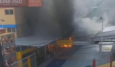 VEJA VÍDEOS: incêndio de grande proporção atinge loja de bolos em Manaus