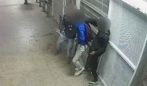 Vídeo mostra momento em que menino é atacado com faca durante tentativa de assalto