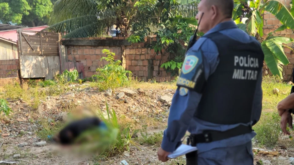 Homem é morto a tiros durante a noite e corpo é encontrado pela manhã no bairro Jorge Teixeira