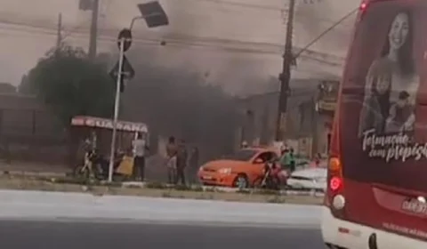Incêndio na Avenida Itaúba, Zona Leste de Manaus, Veja o vídeo a seguir: