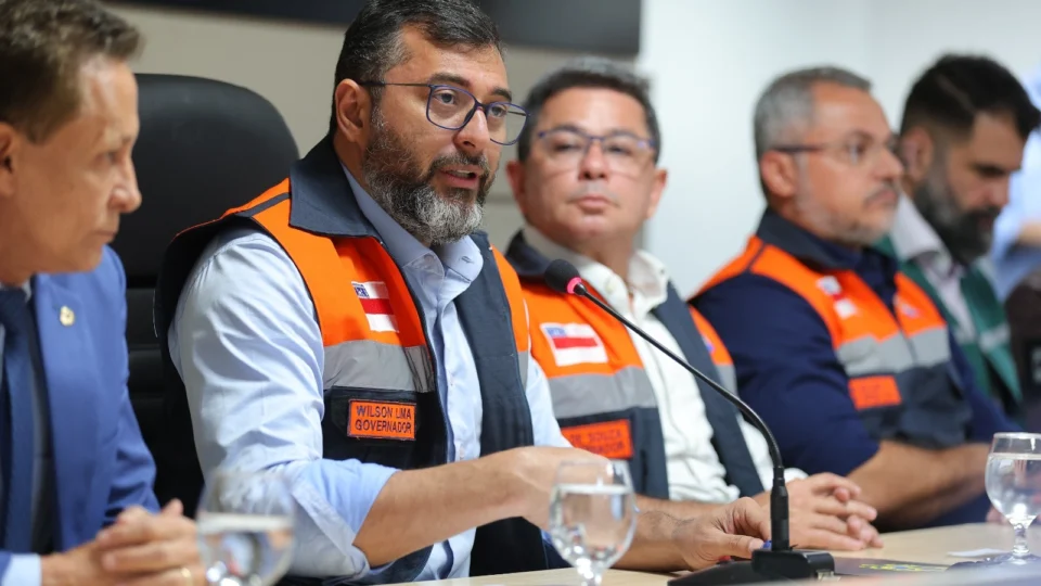 Wilson Lima decreta emergência ambiental e lança plano de ação com investimento de R$ 100 milhões