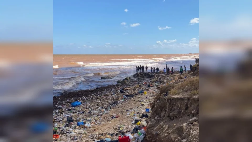 Centenas de corpos estão sendo encontrados nas praias da Líbia após inundações; Veja vídeo