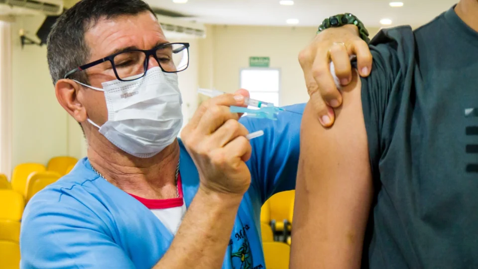Vacinação contra Covid-19 é ofertada em 74 pontos da prefeitura nesta semana