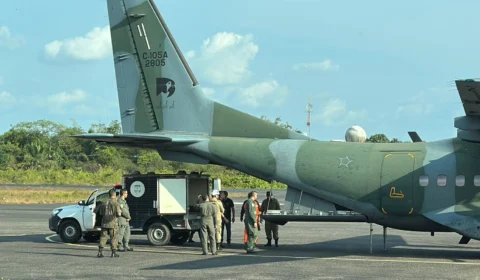 Corpos das vítimas de acidente aéreo em Barcelos chegam a Manaus