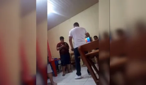 Gerente de restaurante em Manaus agride motoboy; Veja vídeo