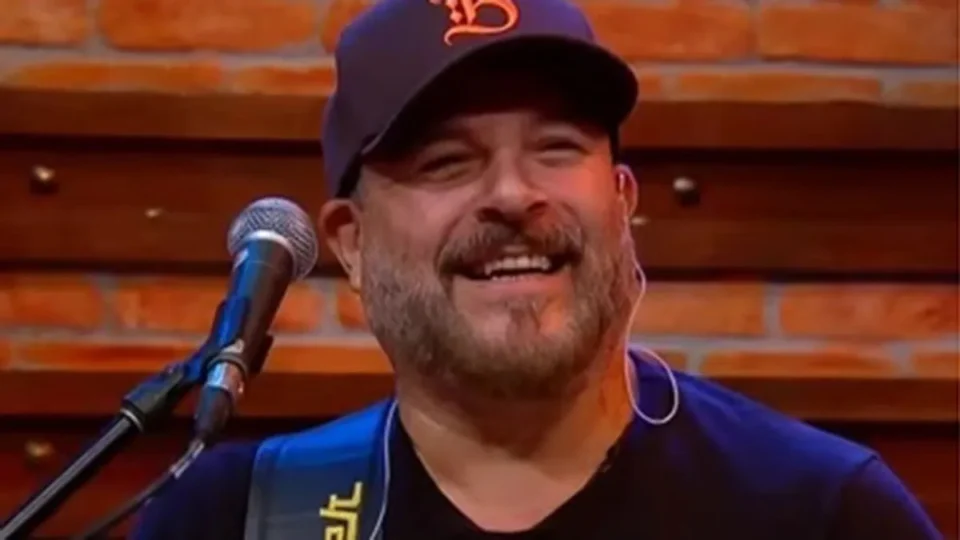 Mingau, do Ultraje a Rigor, acorda de coma e abre os olhos