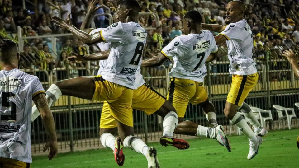Amazonas FC vence Volta Redonda e fica na vice-liderança do quadrangular final