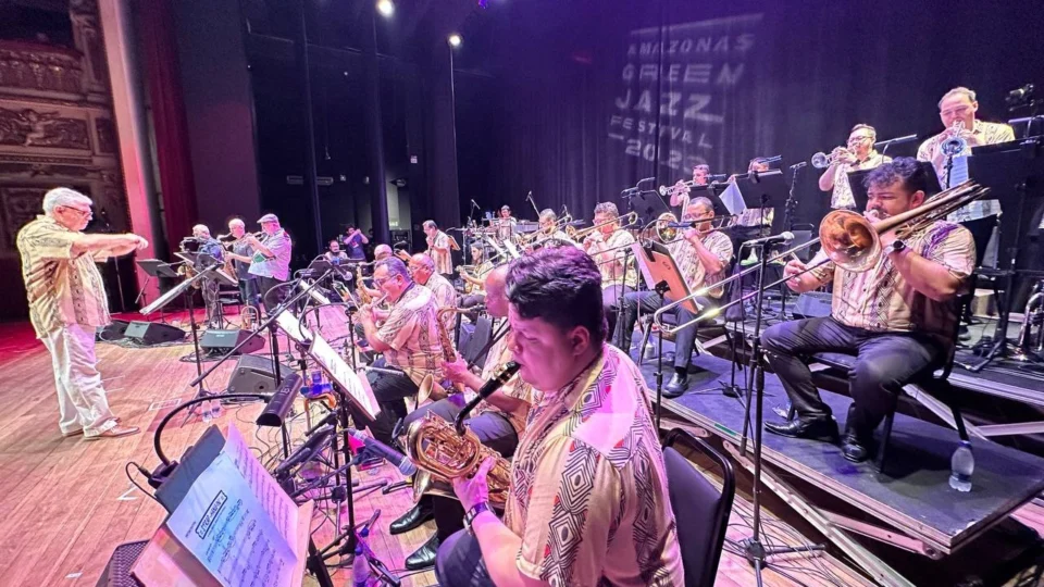 Ritmos caribenhos com jazz ganha destaque no show gratuito da Amazonas Band