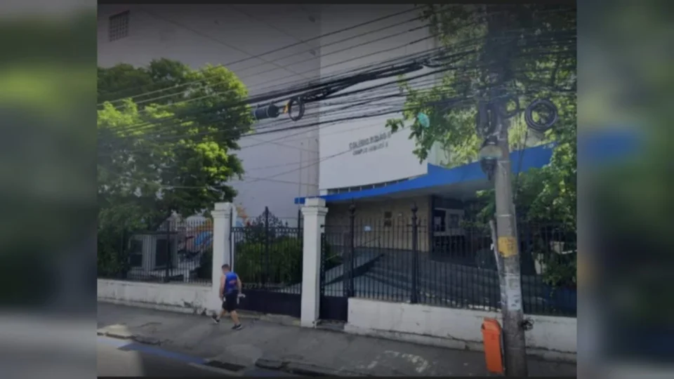 Alunos agridem professora para cumprir desafio da internet