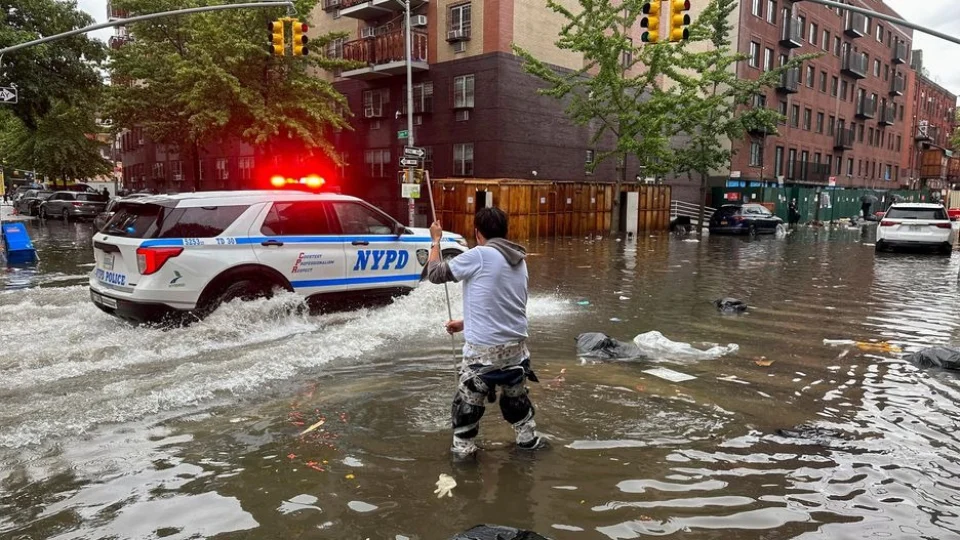 Chuva em Nova York inunda ruas e deixa cidade em estado de emergência; Veja vídeo