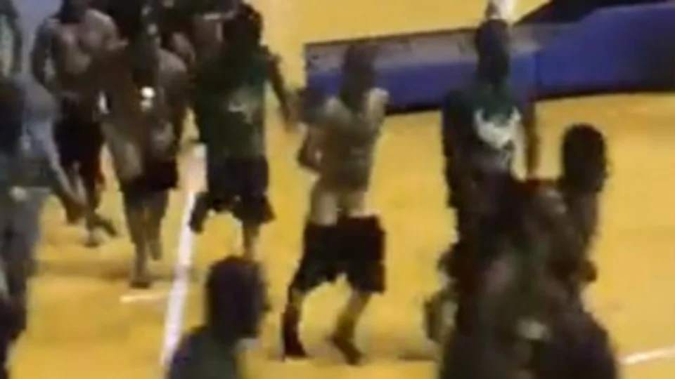 VEJA VÍDEO: Alunos fazem ‘masturbação coletiva’ em torneio universitário